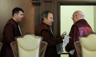 Au început, în aceste zile, luptele de culise pentru desemnarea a trei noi judecători CCR