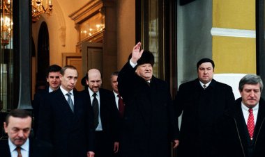 Momentul este istoric, iar Istoria l-a înregistrat ca atare: 31 decembrie 1999 – ieșirea din scenă a lui Boris Elțîn